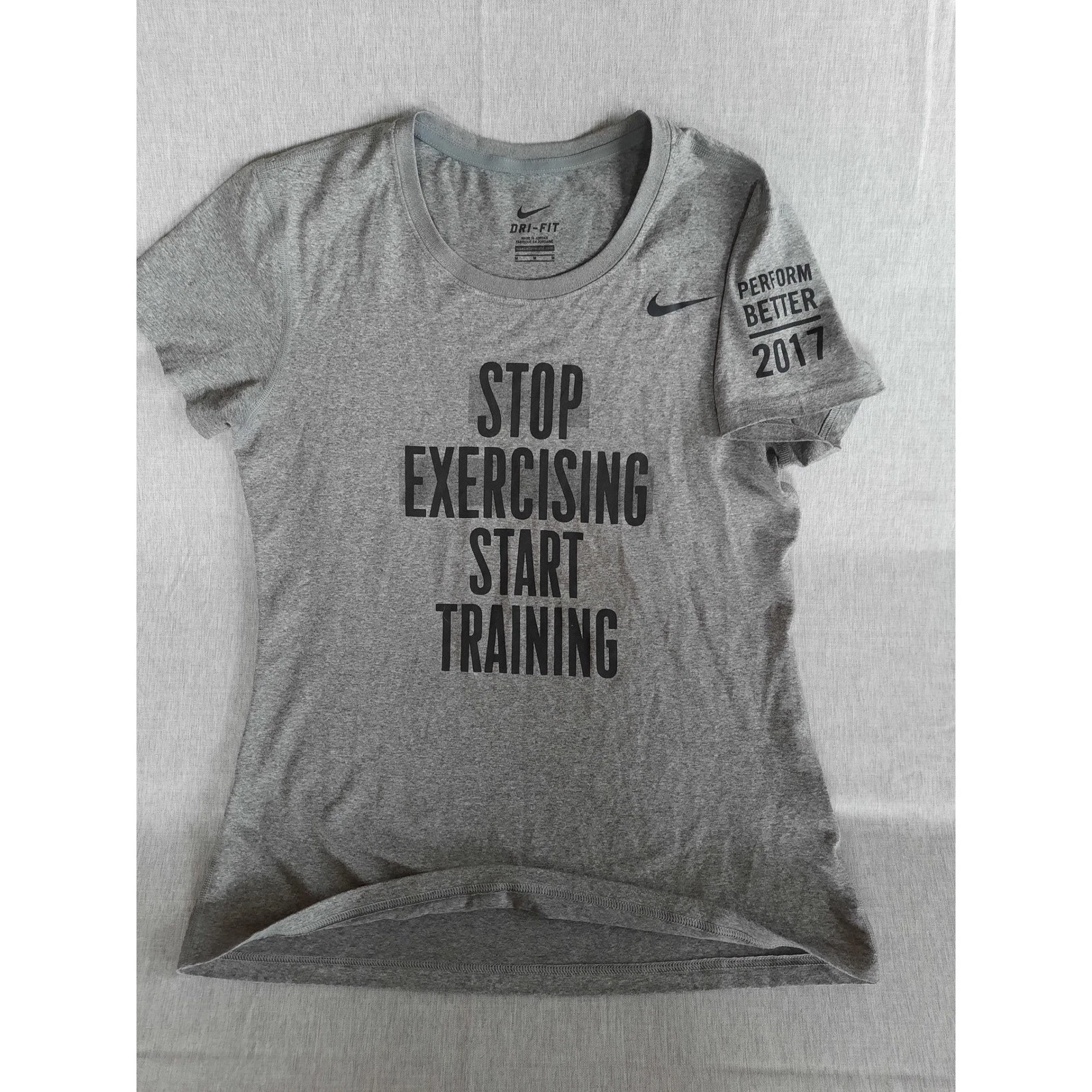 Nike Dri-Fit Women Medium Art Perform Better 2017 Active T-Shirt SS Heather Gray