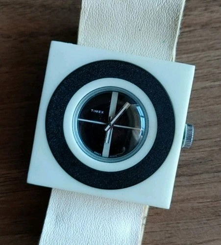 1975 Women's Timex Pop Art-Manual Wind-All Original-Looks And Runs Great-EUC