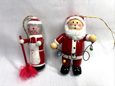 Set Pair WOOD Santa w/String of Lights & Mrs. Claus Christmas Ornaments      D74