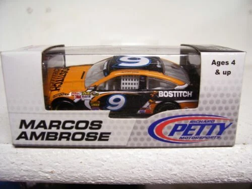 操作 Marcos Ambrose 1:64 比例压铸跑车和旅游车