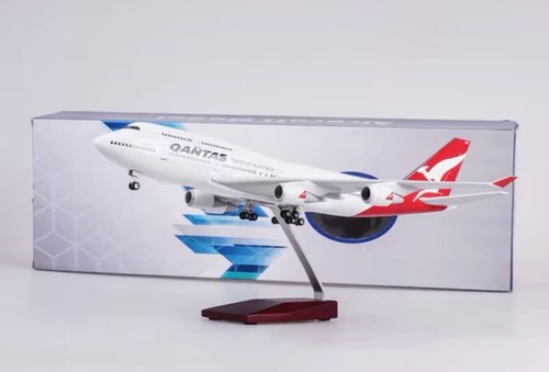 1/150 47cm Qantas Boeing747-400 Plane Model (no lights)
