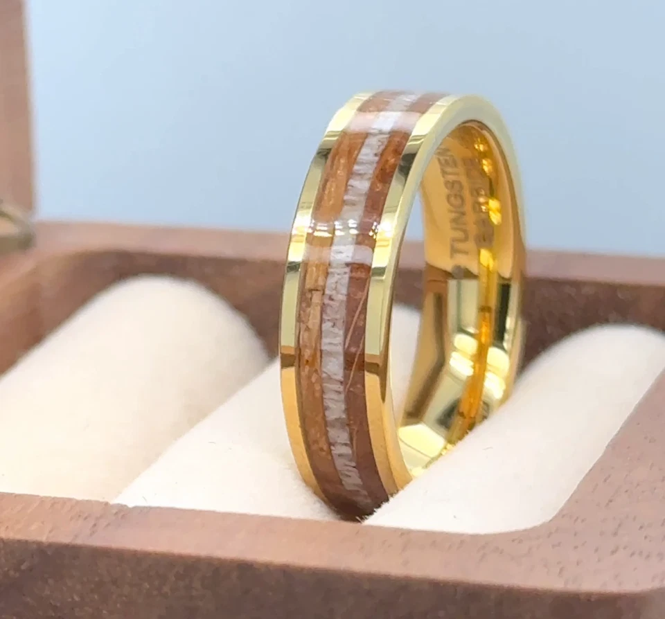 Anillo de madera de roble y cuerno de ciervo de barril de whisky anillo de tungsteno dorado regalo esposo-esposa Foto 3 de 4