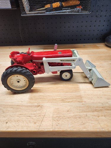 Vintage International Harvester Farmall 504 toy Tractor with International... - Picture 3 of 5