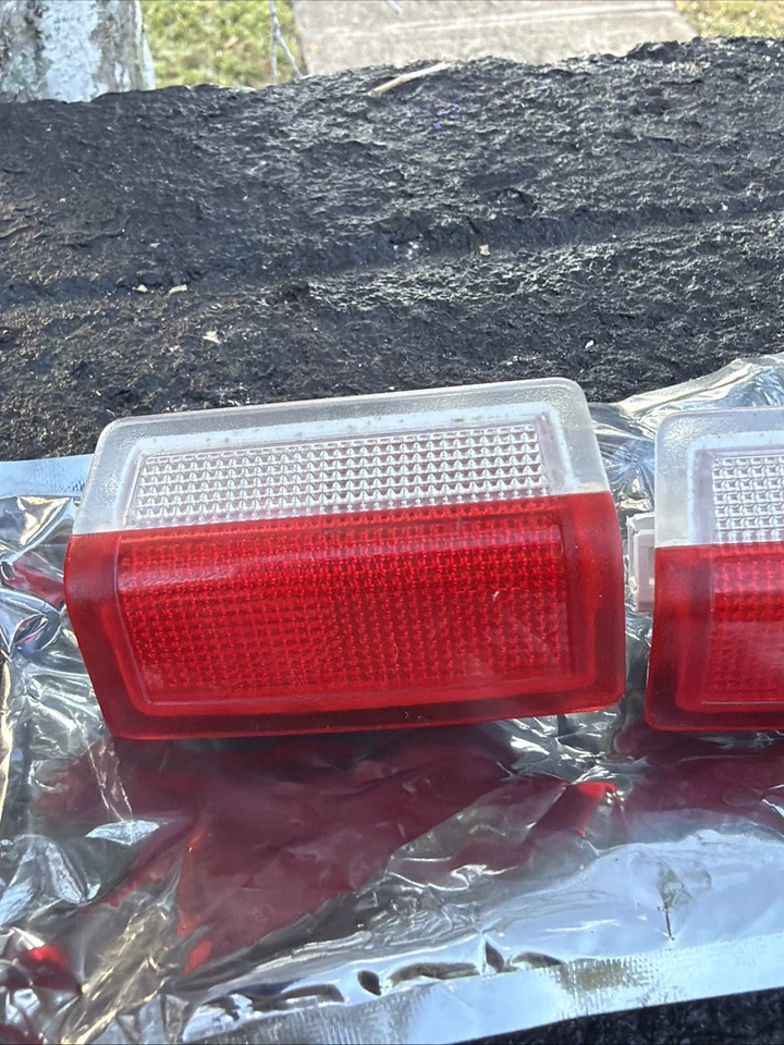 Lámpara de cortesía Mercedes-Benz GL450 2013-2016 A0028201901 OEM Foto 2 de 4