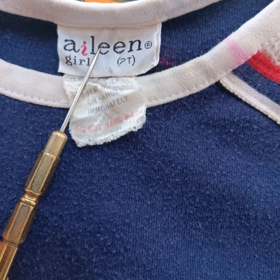 Camiseta Tenis Niñas 2T Vintage Años 70 Top Aileen Niñas Bolsillo Frontal Distress Foto 2 de 4