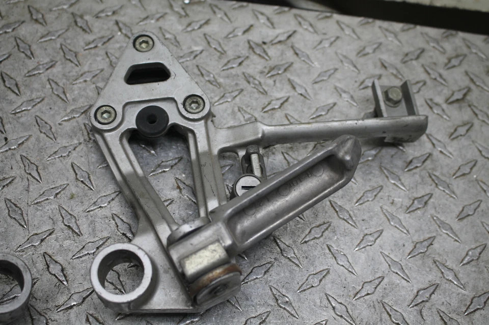 87 88 89 90 KAWASAKI ZX750 ZX 750 F PASAJERO TRASERO JUEGO ESTRIBERAS IZQUIERDA DERECHA Foto 3 de 4