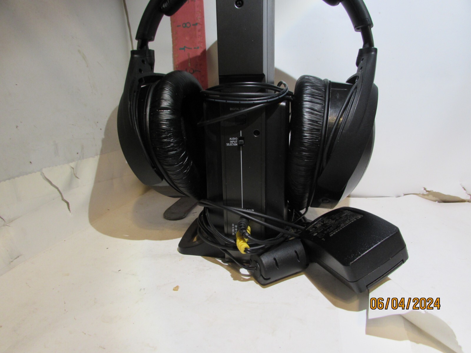 SENNHEISER TR 175 WIRELESS HEADPHONES WORK FINE WITH FRESH BATTERIES