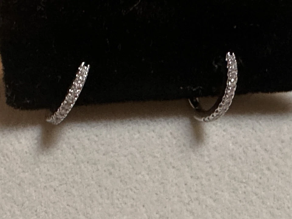 MATEO New York Diamond Huggie, oro blanco Foto 2 de 4