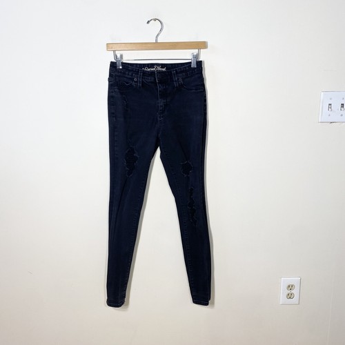 UNIVERSAL THREAD size 6 distressed High 