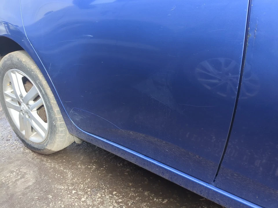 TOYOTA VERSO-S 2010-2016 LADO DEL CONDUCTOR PUERTA TRASERA CARCASA AZUL - Imagen 3 de 4