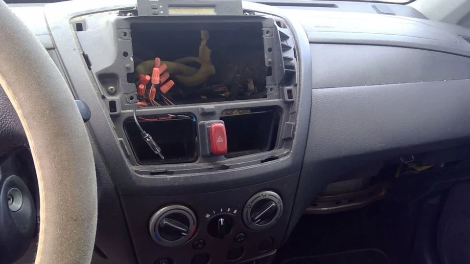 (LOCAL PICKUP ONLY) Passenger Right Fender US Market Fits 02-07 AERIO 3536020 - Imagem 3 de 4