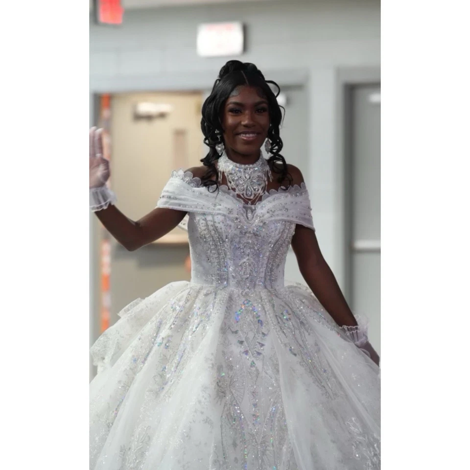 白色串珠婚礼/加冕/宴会厅紧身胸衣正式礼服 4 码 — 第 4/4 张图片