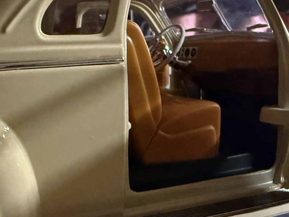 Plymouth 1941 modelo de coche fundido a presión crema/blanco pieza de exhibición estilo vintage Foto 2 de 4