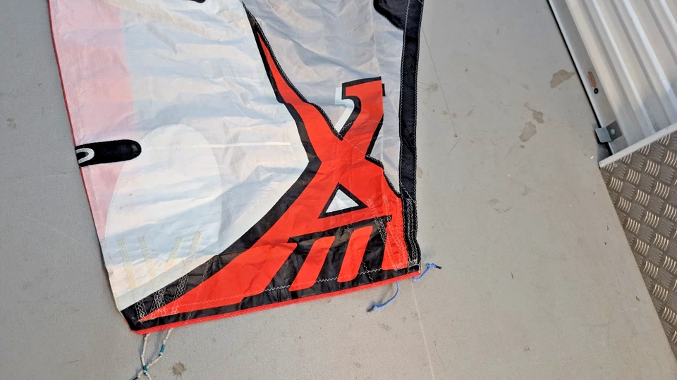 Naish Kitesurfing Kiteboarding Kite 14 Extremsport gebraucht weiß orange - Bild 2 von 4