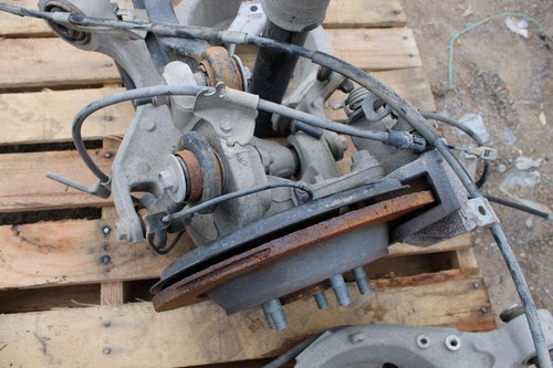Conjunto de suspensión trasera Ford Mustang 2015-2020 lado del conductor EcoBoost sin paquete - Imagen 2 de 3