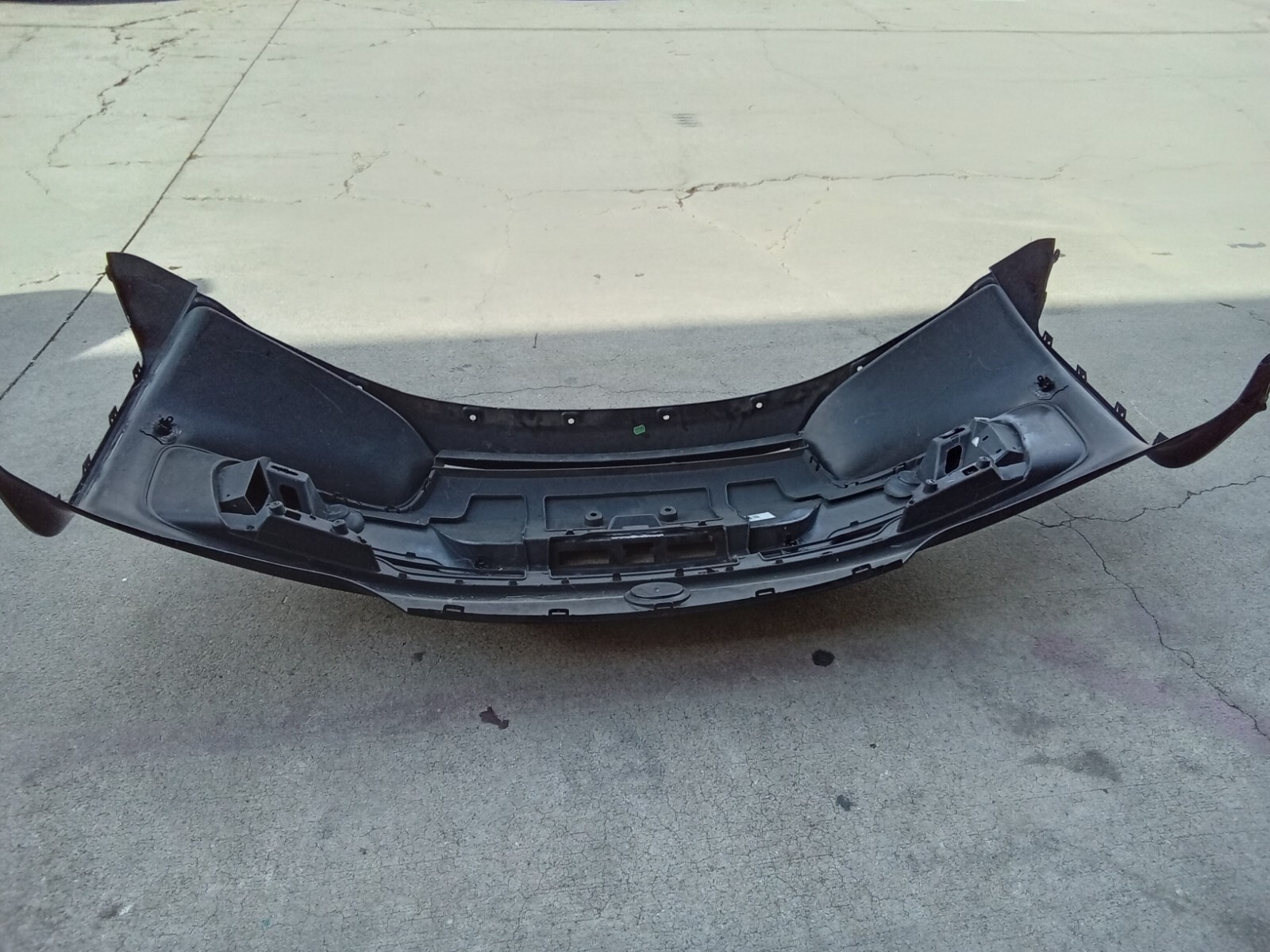 2014-2019 BMW I8 OEM REAR BUMPER COVER ASSEMBLY PROTONIC FROZEN BLACK