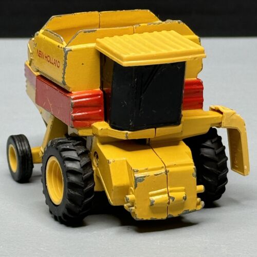 Vintage Ertl New Holland TR-86 Combine 4” Farm Tractor Toy Played With Flaws - Picture 14 of 14