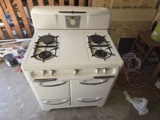 Vintage Wedgewood Stove, White, 4 Burners, Oven/Broiler, Orig. Condition