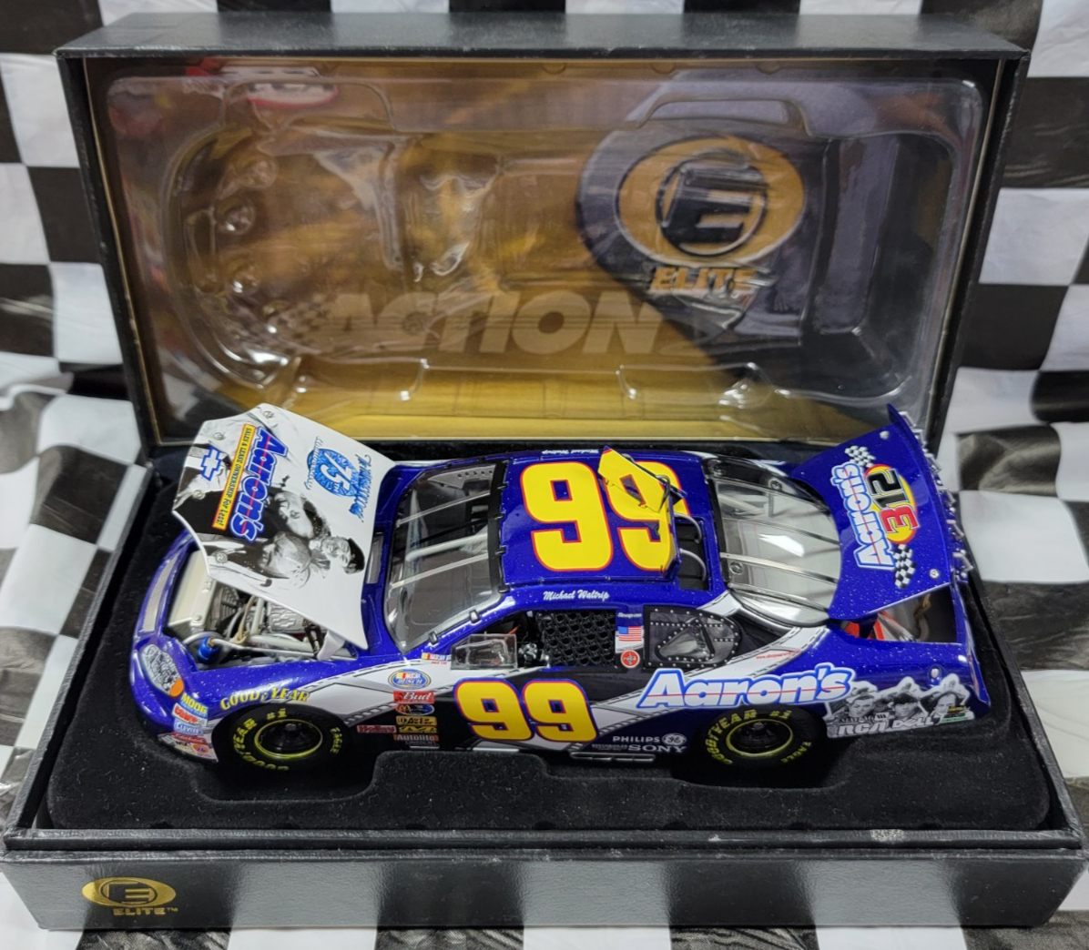Action *ELITE* 2003 Michael Waltrip #99 AARON'S / 3 Stooges 1:24