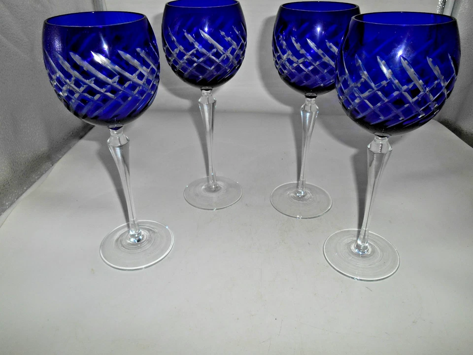 Deslumbrante conjunto de 4 cristal boêmio azul corte para limpar 10 oz. Jarretes para vinho - Imagem 3 de 4