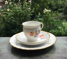 KPM Berlin  Rocaille Kaffeegedeck 3 teilig Blumen Insekten Goldrand 1. Wahl K4