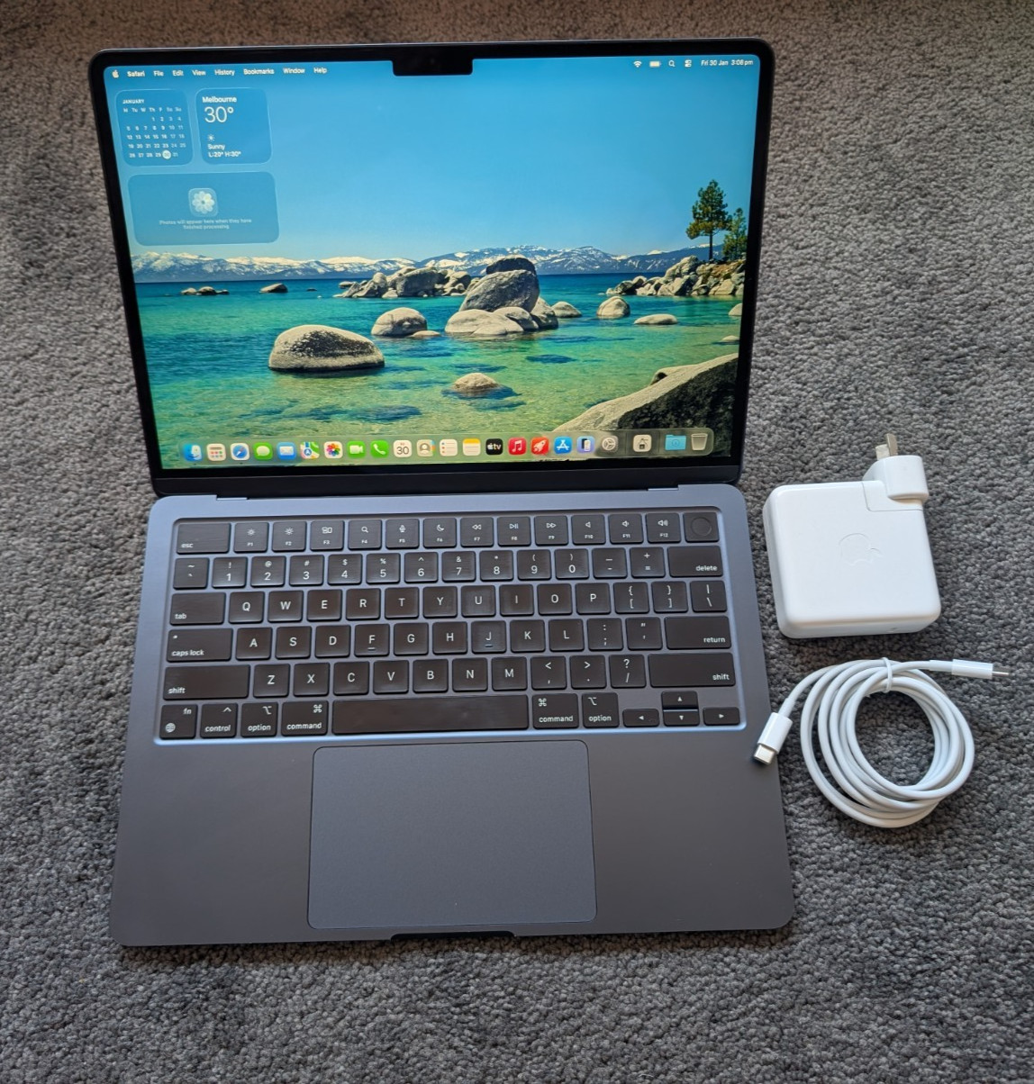 MacBook Air 13" M2 2022 16GB/512GB Great Condition Battery 88% - Apple M2