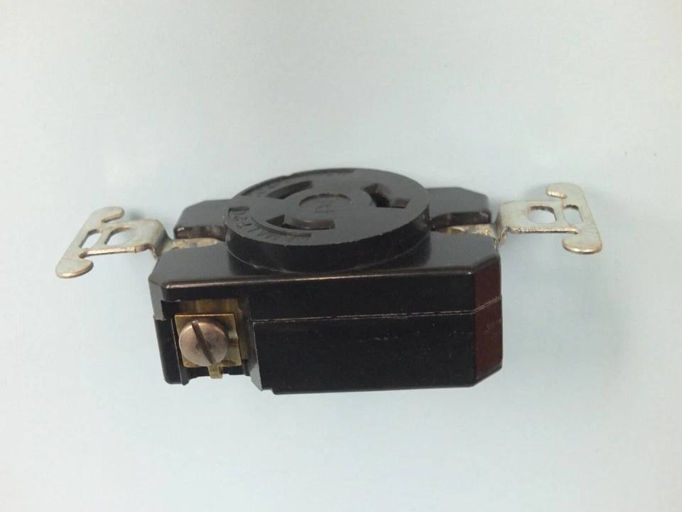 PASS & SEYMOUR - L720R - 20 A, 277 VAC, 2POLE, 3W, GRDG, SINGLE, TURNLOK RECEPT - Image 4 of 4