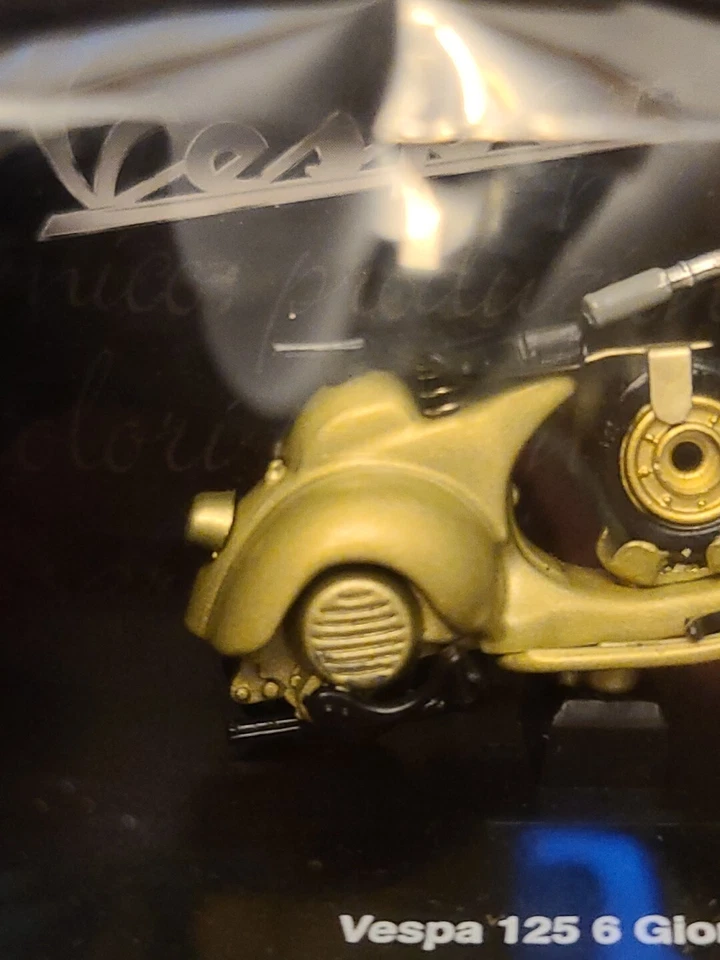 New-Ray 1952 Vespa 125 5 Giorni Scooter 1:32 Diecast Model - Image 4 of 4