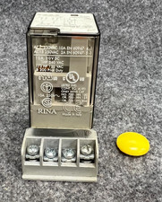 ALLEN BRADLEY 700-HA32A1 TUBE BASE RELAY W/RELAY SOCKET 27E122