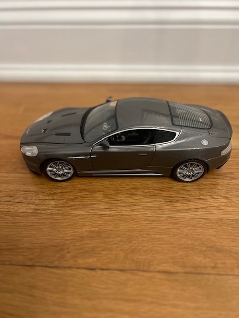 Queen Elizabeth II Figure for 1:18 Aston Martin DB5 DB4 DBS Vantage CMC