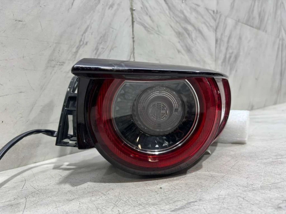 Luz trasera exterior Mazda CX-30 2020 2024 OEM lado derecho del pasajero LED DF45-51150 Foto 4 de 4