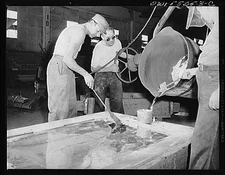 Photo:kirksite is poured into a mould, In North American foundry