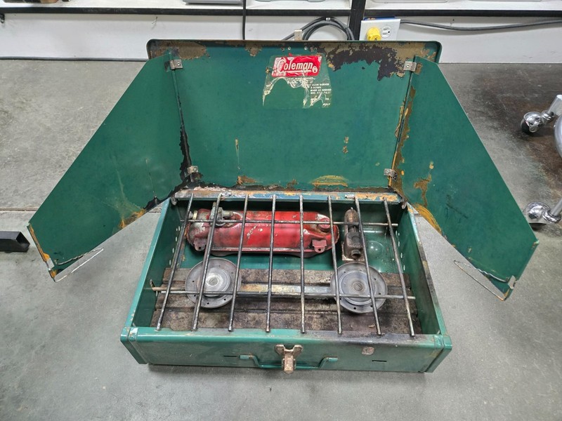 Vintage 1970 Coleman Model 425E Dual Two 2 Burner Green Gas Camping Stove