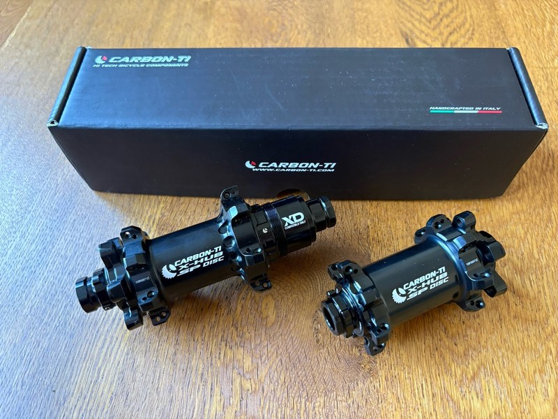 Carbon-Ti X-Hub Straight Pull Pair Black Thru Axle 100 142 XD 28H