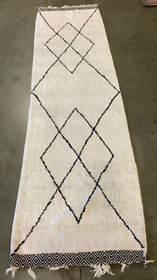 IVORY / BLACK 2'-3'' X 9' Flaw in Rug, Reduced Price 1172664938 ECR210A-29