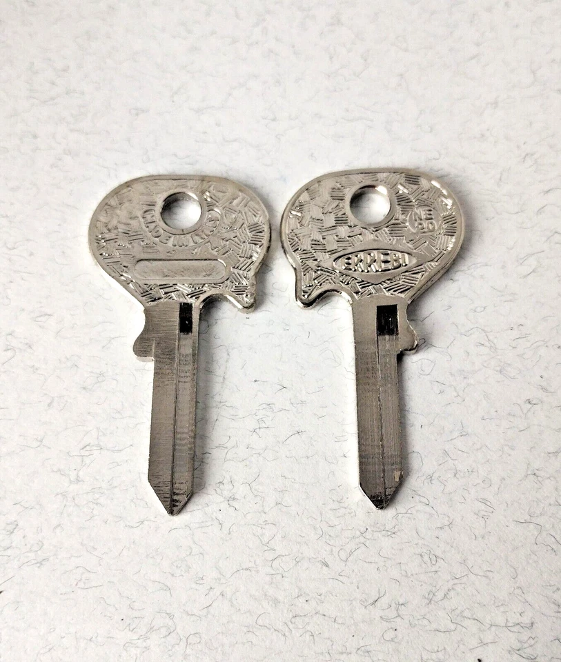 2 llaves en blanco sin cortar para Volvo 144 144s 122 122S 142 142s 544 1800s VO6, V77 Foto 3 de 4