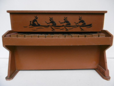 JOUET ANCIEN DE PLANCHER EN BOIS PEINT -  Le Maçon  - 1930's