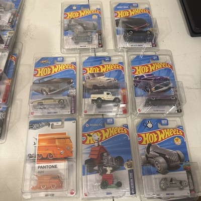 Hot Wheels Lot of 8: Snoopy, Monopoly,K.I.T.T., Treasure Hunts,Kool Kombi,