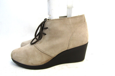 Crocs Womens Size 9 Beige Suede Lace Up Wedge Ankle Fashion Boots