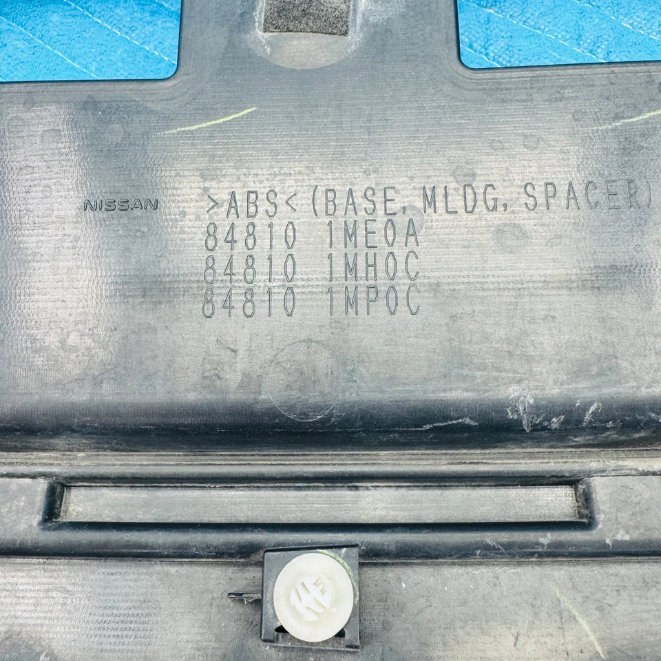 Infiniti M56 2011-2013 tapa maletero adorno con moldura cromada OEM 848101ME0A Foto 2 de 4