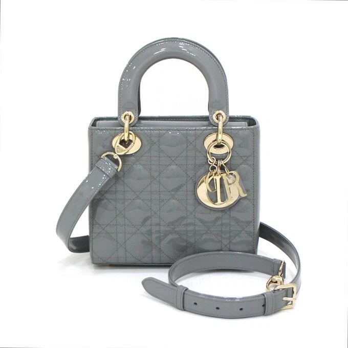 Petit sac fourre tout et bandoulière Dior Lady en cuir verni pierre grise 45192 118468686