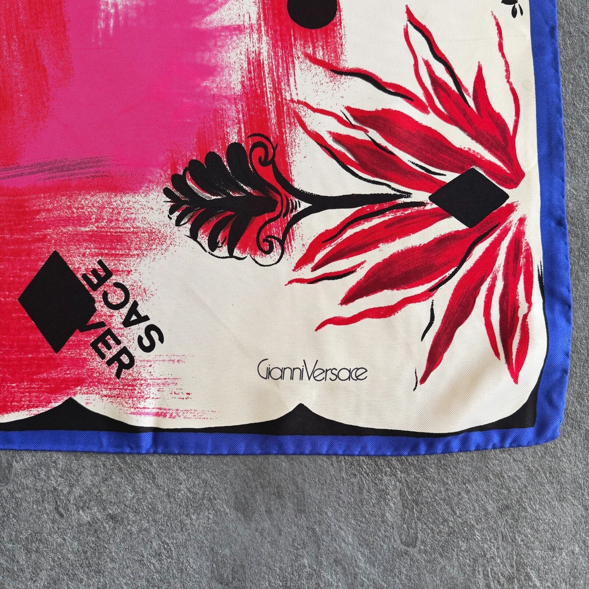GIANNI VERSACE スカーフ s-l400.jpg