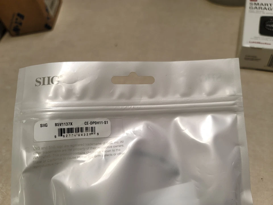 SIIG 1x2 DisplayPort [DP] 1.2 to 4KDisplayPort Multi-Monitor Splitter & Adapter - Image 2 of 3