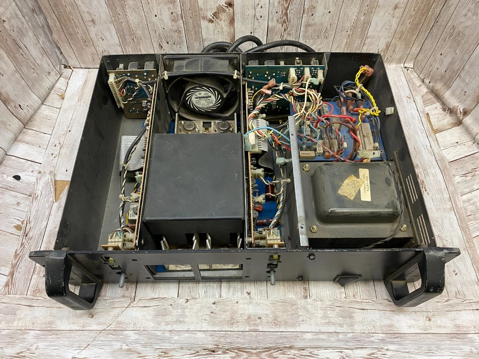 Peavey CS-400 Stereo Commercial Series Power Amplifier AS- IS FOR PARTS ONLY - Image 3 of 4