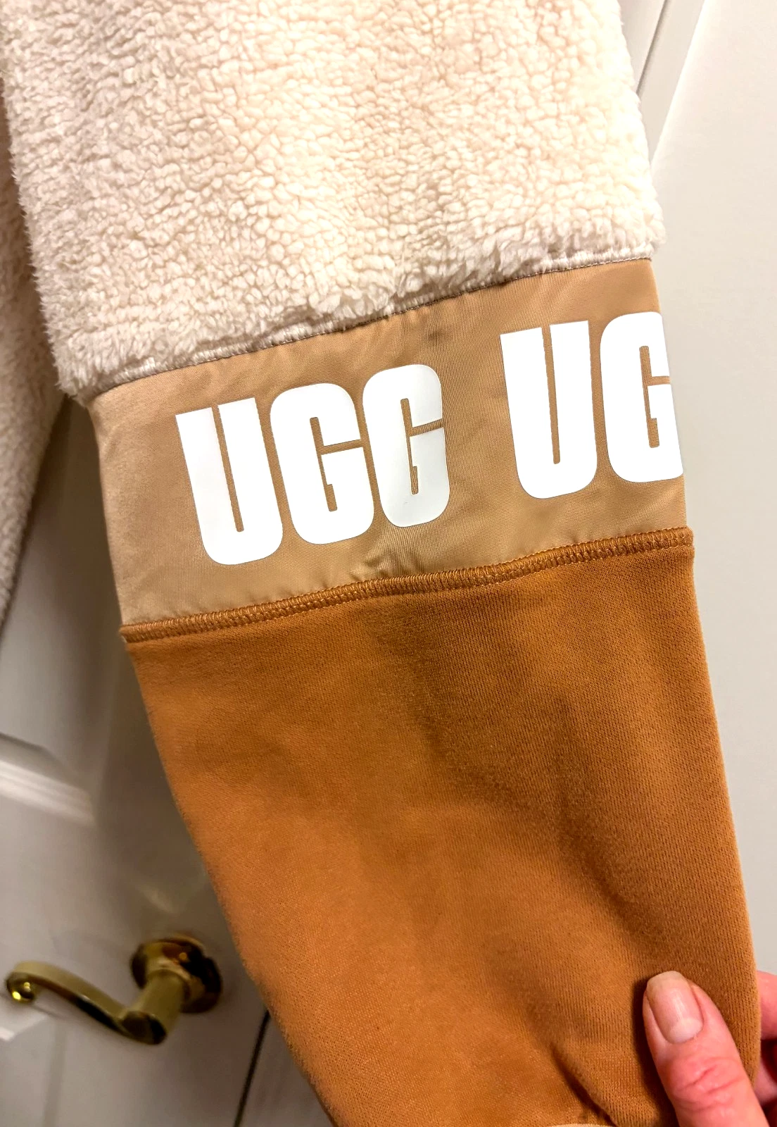 UGG HERITAGE IVORY & GOLD LOGO FAUX SHERPA HOODED JACKET MEN'S XL image 6