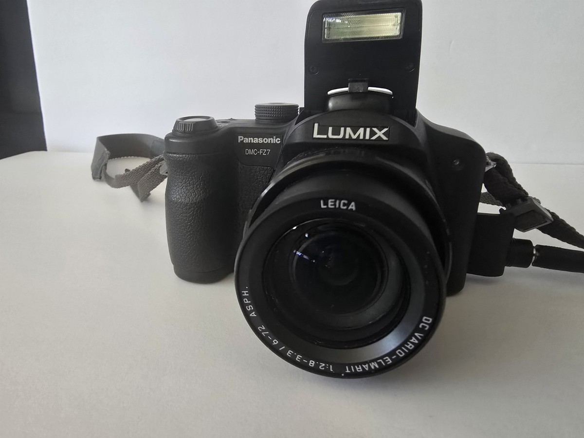 Panasonic DMC-FZ7 6MP Digital Camera with battery. needs a charger