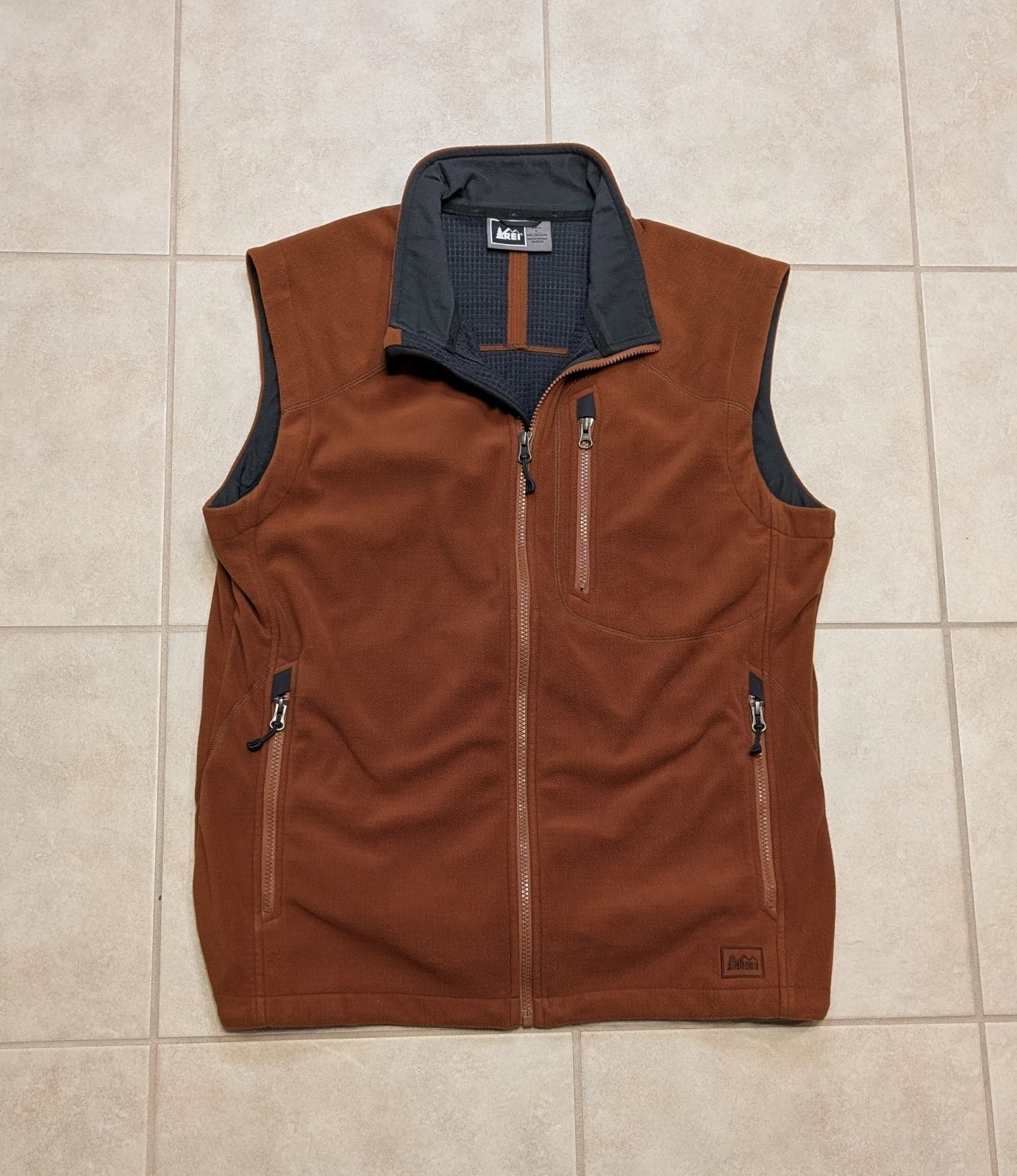 REI Vest Men Medium Orange Fleece Full Zip Pockets Outdoors Waffle Knit Hiking!
