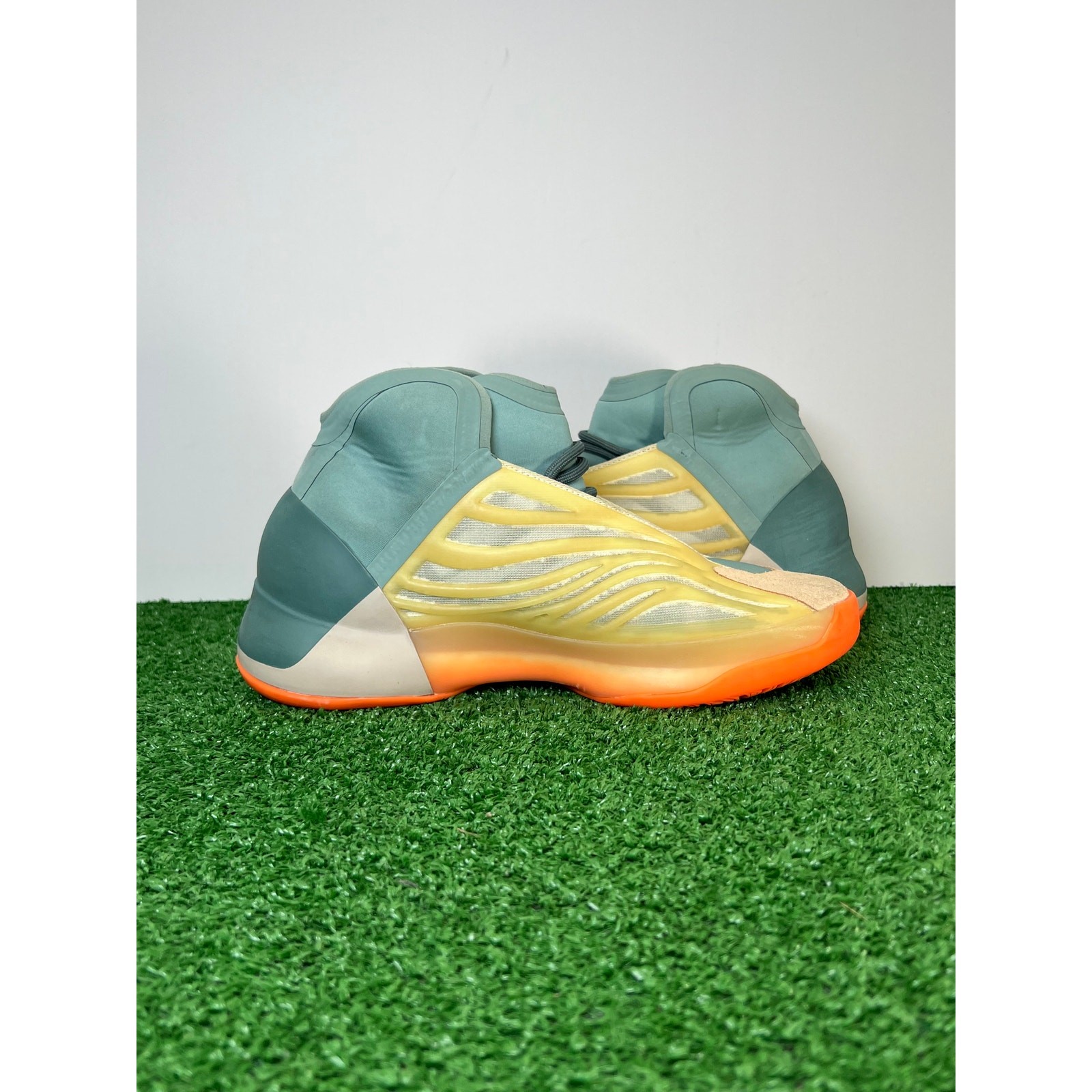 Adidas Yeezy QNTM Hi-Res Coral HP6595 SZ 8 thumbnail 5