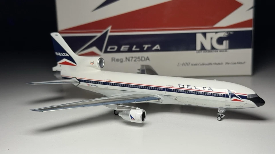 NG Models 1:400 Delta Airlines L1011-40 N725DA Widget - Image 4 of 4