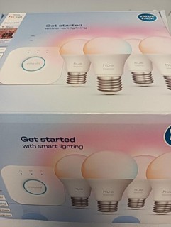 Philips Hue Essential Starter Set: Bridge 4 Essential E27 Smart Leuchtmittel